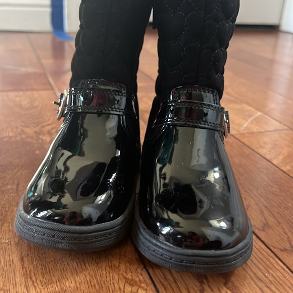 New size 9 toddler boots - Picture 3 of 10